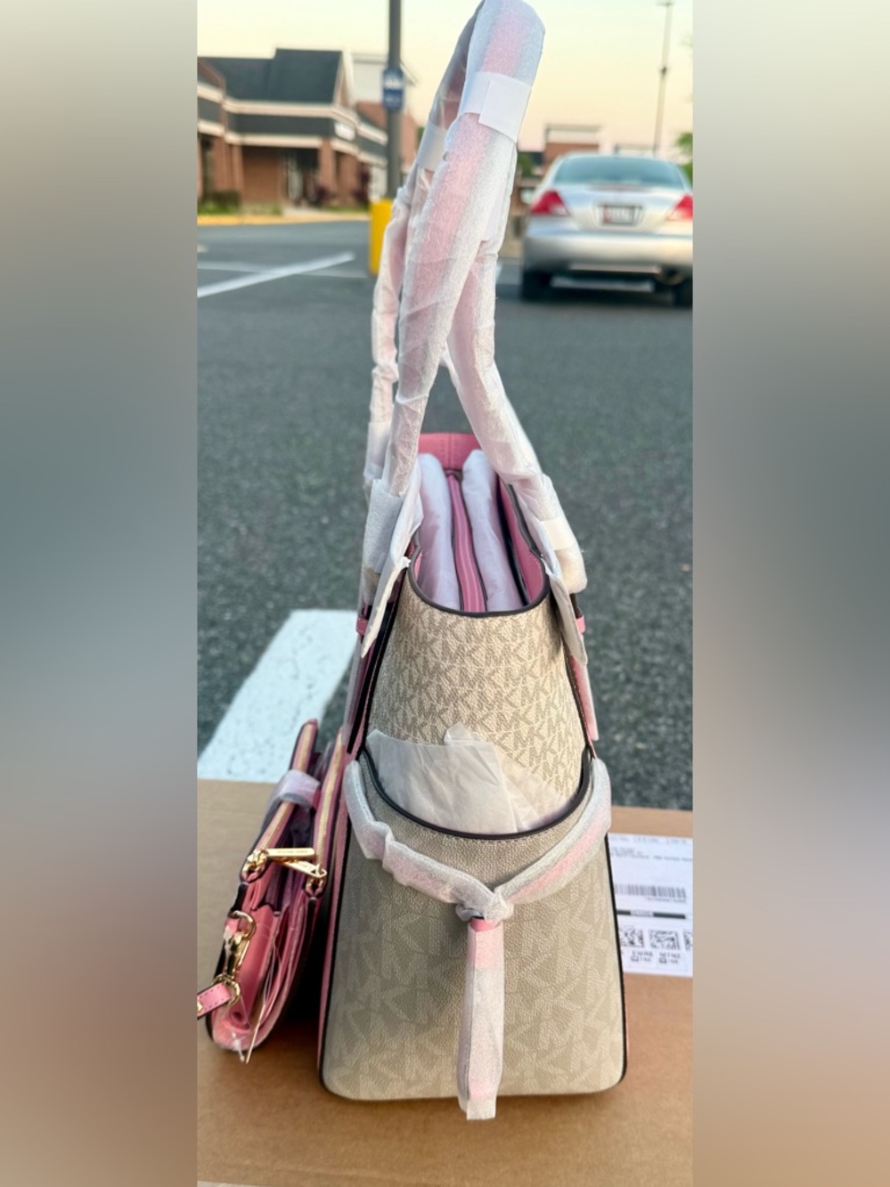 Michael Kors Pink Gradient Signature Shoulder Tote with Wristlet - Picture 4 of 11